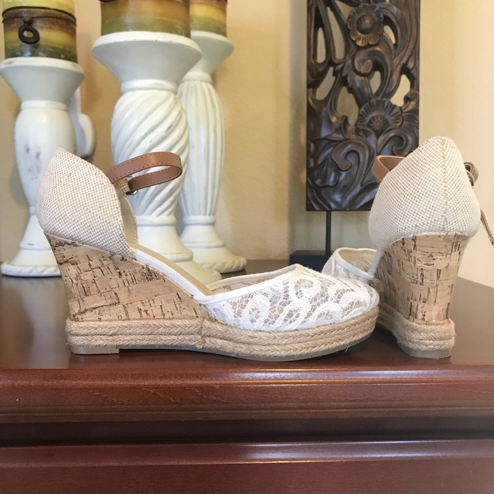 NWOT APT.9 Wedge off white/lace Shoes
